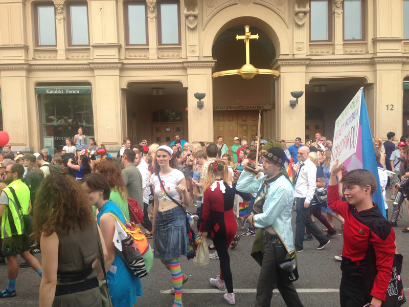 Illustration for article titled My photos from the biggest pride parade in Sweden!